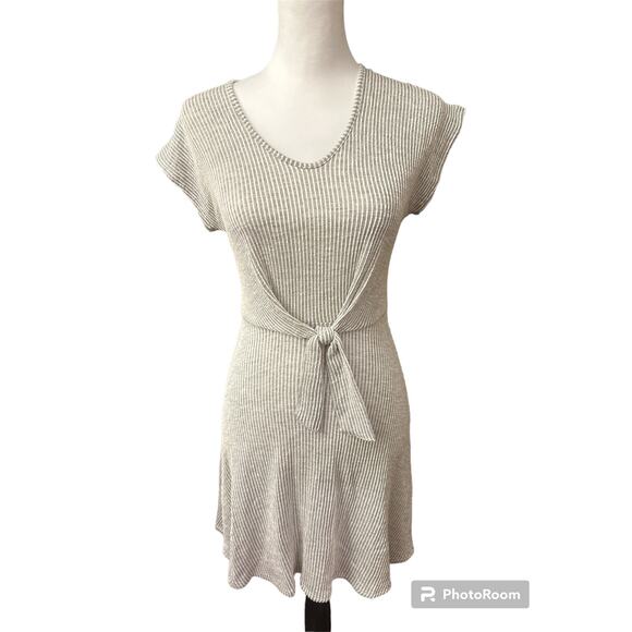 Caution to the Wind Dress Gray and White Small Short Sleeve - Picture 1 of 2
